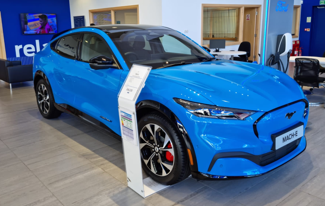 Mustang Mach-E Premium Blue 